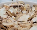 Foto langkah ke 3 dari resep Jamur Paprika Saus Tiram 🍄.