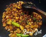 A picture of step 3 of Urad Badi and Aloo Curry.