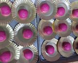Foto langkah ke 5 dari resep Donat Buah Naga.