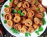डिजाइनर रोल कोन मसाला मठरी (designer roll cone masala mathri recipe in Hindi) रेसिपी चरण 12 फोटो