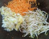 Foto langkah ke 1 dari resep Tumis Wortel Toge & Telur.