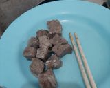 Foto langkah ke 2 dari resep Simple Wagyu Saikoro Steak and Mushroom Sauce 🍖.