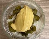 Foto del paso 4 de la receta Ensalada fresca con salsa yogur de pepinillos casera
