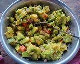 Une image de l'étape 6 de Ma recette d'avocat 🥑🍅🧅🥚.