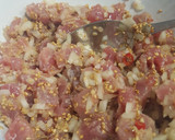Foto del paso 4 de la receta: Tartar de atún sobre base de guacamole