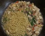 Foto langkah ke 8 dari resep Mie Cakalang khas Manado.