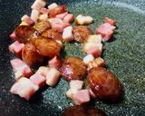 รูปขั้นตอนการทำที่ 2 ของ ข้าวผัดครัวหมี(กุนเชียงเบคอนและเห็ดเชมปิญอง)