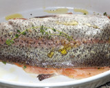 Foto del paso 3 de la receta: Trucha asalmonada con tomillo limonero al horno