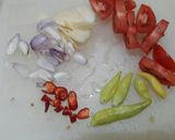 Foto langkah ke 2 dari resep Tumis wortel buncis bakso ayam.
