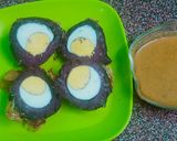 Foto langkah ke 5 dari resep Cilok Ubi Ungu goreng isi Telur.
