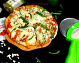 कैप्सिकम चीज़ मिनि पैन पिज़्जा (Capsicum cheese mini pan pizza recipe in Hindi) रेसिपी चरण 7 फोटो