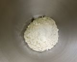 Une image de l'étape 1 de Pâte brisée à la farine de blé, miel et pistache.