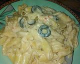 A picture of step 3 of Macroni with white sauce.