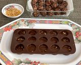 A picture of step 7 of Cashew-Berries Dark Chocolate Bites.