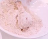 A picture of step 4 of Crispy Fried Chicken and Garlic sauce.