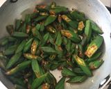 A picture of step 2 of Bhindi ka salan.