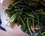 Foto del paso 5 de la receta: (VEGANO) FIDEOS DE SALSA CREMOSA CON HONGOS Y ESPINACA🎵🧉🫶