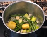 Foto del paso 1 de la receta Puré o papilla de pescado con verduras para bebés (hecha con caldo de pescado casero)