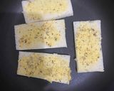 Foto langkah ke 4 dari resep Garlic Bread Teflon Simple ala Pizza Hut (camilan anak 12+).