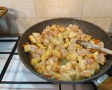Foto del passaggio 3 della ricetta Bocconcini di pollo alla cacciatora