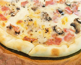 Foto del paso 4 de la receta: Pizza Blanca con Champiñones y Jamón York