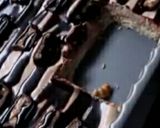 صورة لخطوة 4 من وصفة حلى شوكولاتة سنيكرز سهل وسريع وبدون فرن