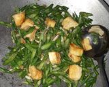Foto langkah ke 5 dari resep 79. Tumis Kacang Panjang dan Tahu.