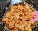 Foto langkah ke 6 dari resep Tumis Tahu Pedas.
