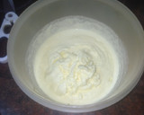 Foto del paso 3 de la receta: Semifrío de cuajada de limón con base de almendrados y fresas