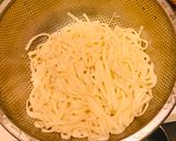 Hình bước làm 2 của món Banh canh Nấm (chay mặn dùng được)