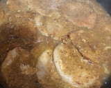 Foto del paso 4 de la receta: Lomo en salsa de mostaza y miel sobre parmentier de patata y queso curado de oveja