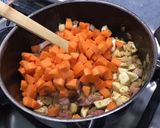 Une image de l'étape 14 de Soupe de carottes, panais et navets au lard.
