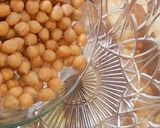 A picture of step 1 of Chick peas salad.