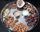 A picture of step 1 of Sugarfree Dates And Nuts Bars.