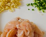 รูปขั้นตอนการทำที่ 1 ของ "อกไก่ทอดกระเทียมพริกไทย"🐔🧄