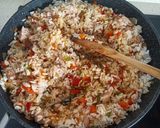 Foto del paso 5 de la receta: Arroz frito con bonito, verduras y mayonesa de siracha