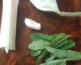 Foto del paso 3 de la receta: Bacalao a la salsa de habas y menta
