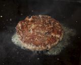 Foto langkah ke 5 dari resep Cheese Burger.