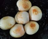 Gambar langkah 3 resipi Telur Rebus Goreng Masak Sambal Kicap.