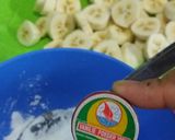 Foto langkah ke 3 dari resep 48. Banana Pok-Pok.