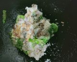 A picture of step 2 of Oyster Omelet.
