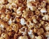 صورة لخطوة 4 من وصفة فشار بالكراميل caramel popcorn 😋