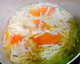 Hình bước làm 2 của món Canh chua chay đậu hủ trắng,nấm kim châm và cà chua