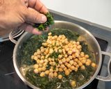 Foto del paso 8 de la receta: Garbanzos con rape y kale