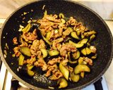 Hình bước làm 5 của món Bò Chĩn (bắp dưới chân bò) xào cà tím