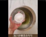 免烤箱！濃郁抹茶與鮮甜草莓的完美搭配-「抹茶草莓千層蛋糕」的食譜步驟3照片