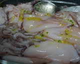 Foto del paso 4 de la receta: Calamares marinados a la plancha