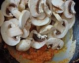 A picture of step 2 of Garlic mushroom masala.