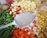 Hình bước làm 3 của món Salad sắc màu cho bé