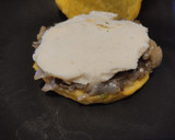 Foto del paso 6 de la receta: Arepa🍄rellena🥯de champiñones🥙salteados🧀y queso🧆